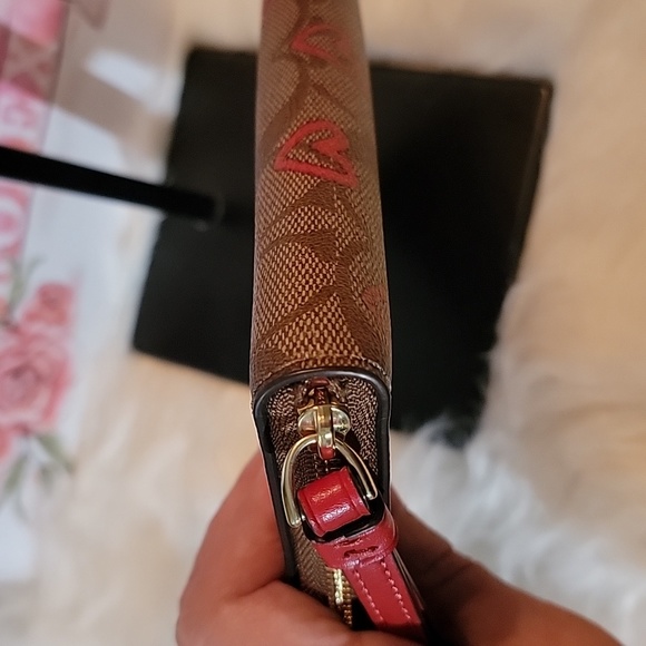 Coach Large Phone Wallet Wristlet Signature Canvas Monogram Crayon Hearts - Picture 6 of 16